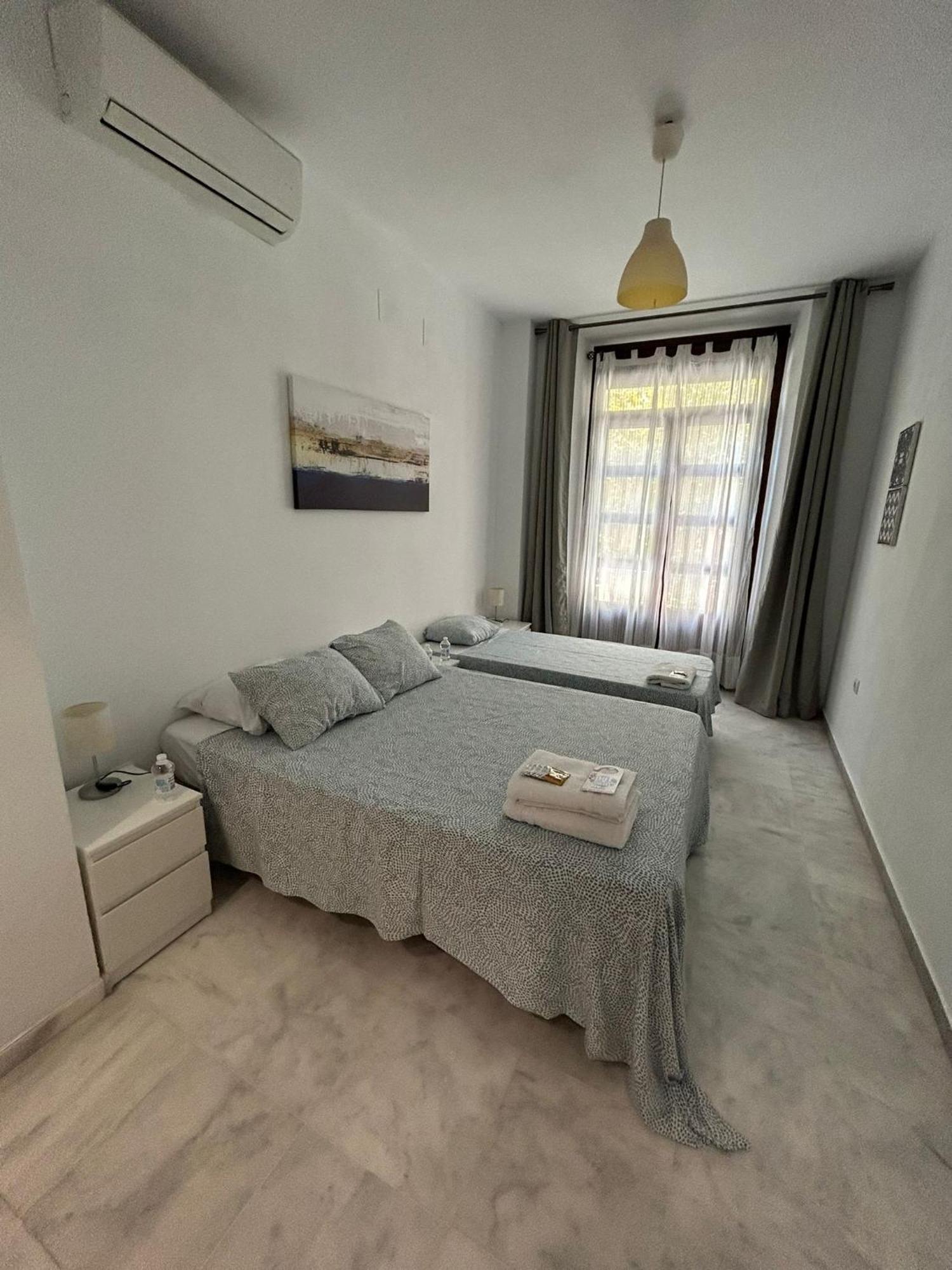 The Spot Central Hostel Σεβίλλη Εξωτερικό φωτογραφία