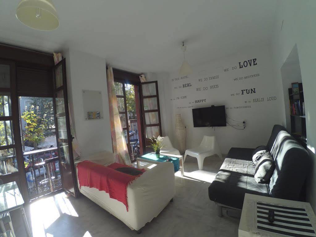 The Spot Central Hostel Σεβίλλη Εξωτερικό φωτογραφία